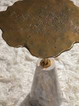Moriarty Round Spot Table